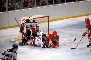 Az amatőrökből álló amerika jégkorong csapat elsöprő győzelmet aratott a szovjetek felett...