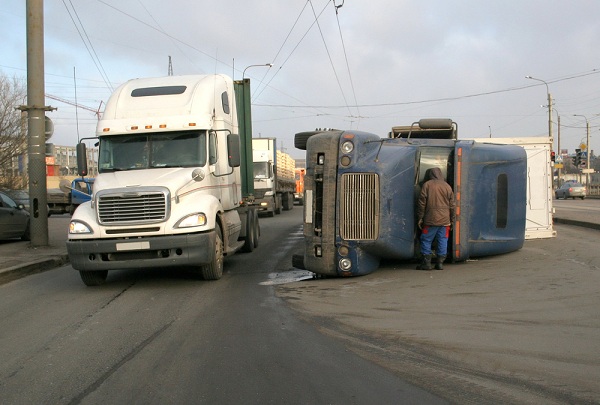 Miért fontos a szakszerű kamionmentés?